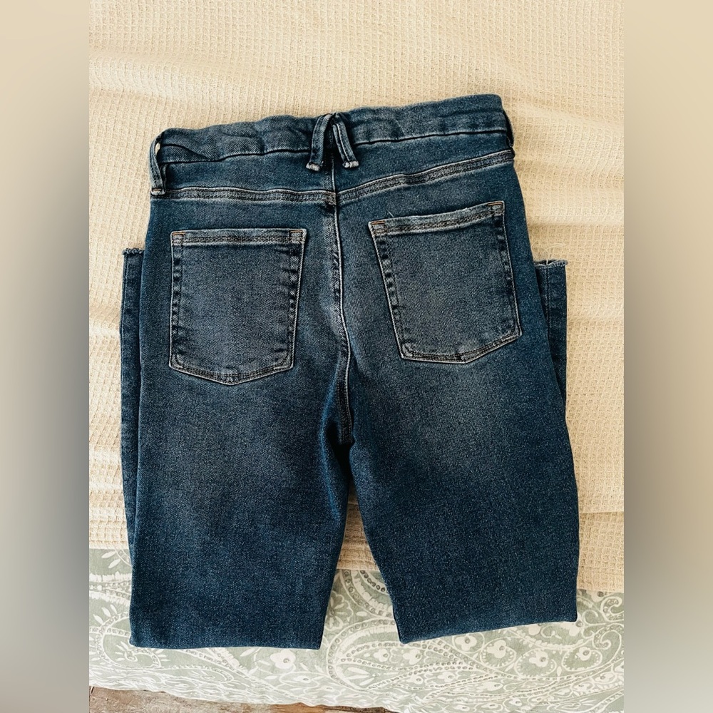 Good American Ankle Cropped Jeans - Picture 5 of 5